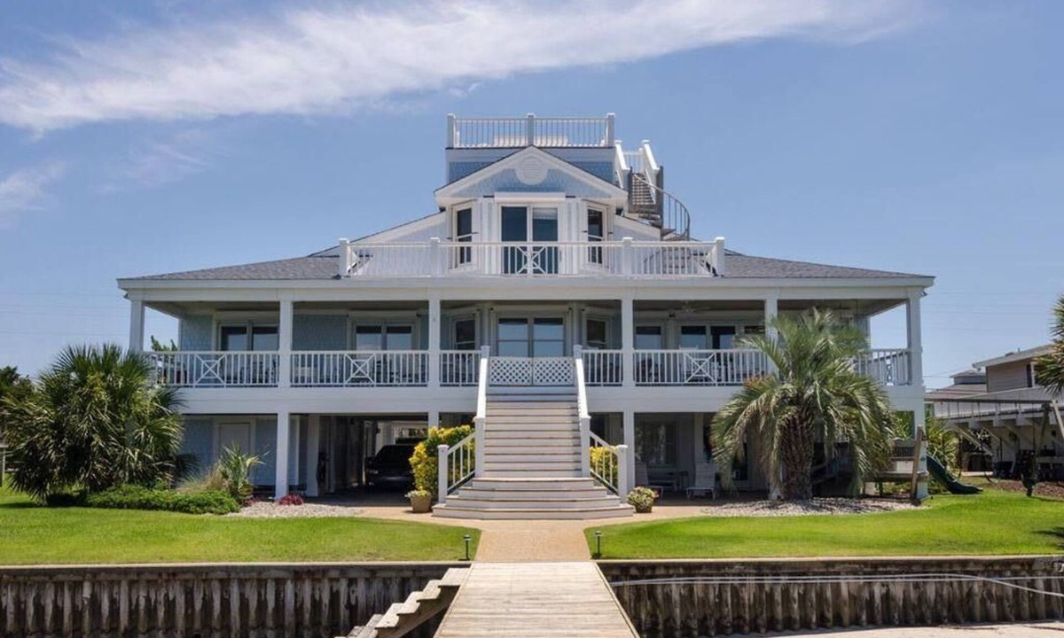 Shell Island House | Magnificent sound front home with captivating water views