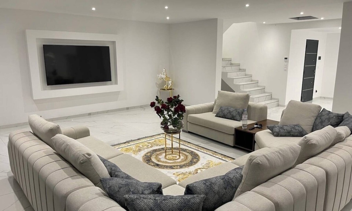 Bagnols-sur-Ceze Villa | Magnificent Villa with Swimming Pool