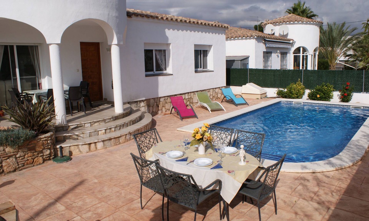 Les Tres Cales Ski Chalet | Magnificent villa, private pool, garden, wifi AACC Ideal for families with pets