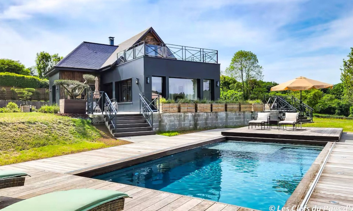 Vieux-Bourg Villa | Magnificent Villa with swimming pool for 10 people in the Pays d'Auge