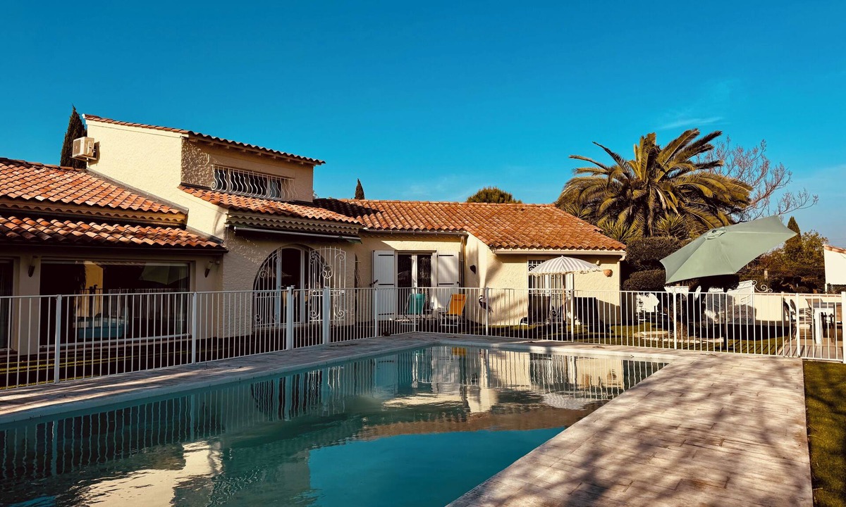 Bellegarde Villa | Magnificent villa with heated pool between Nîmes and the Mediterranean Sea