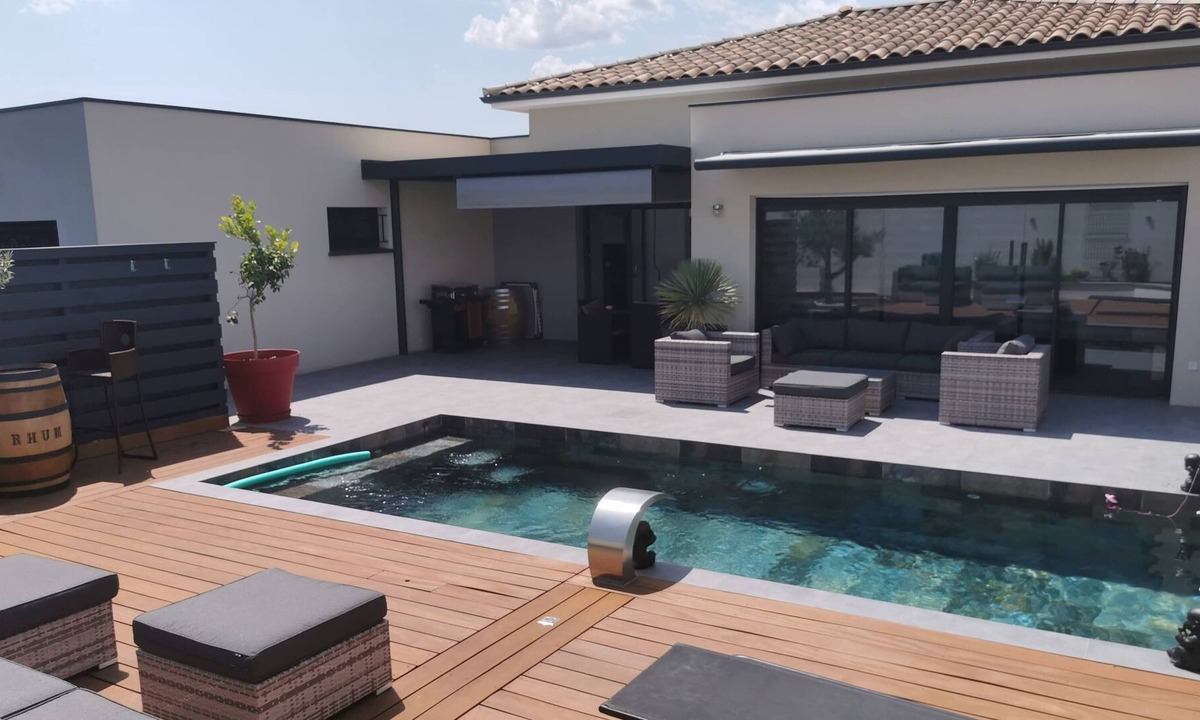 Plaissan Villa | Magnificent villa with swimming pool in a quiet location