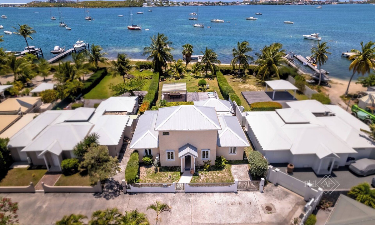 Nettle Bay Villa | Magnificent waterfront Villa Rivage in Baie Nettle