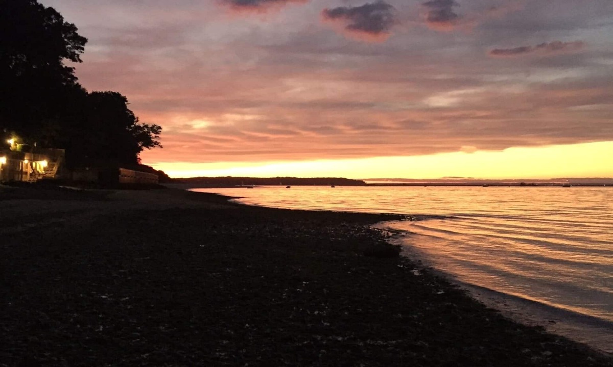 Huntington House | Magnificent Waterfront Setting