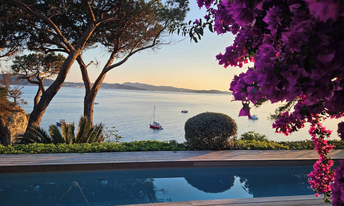Le Mourillon Villa | Magnificent waterfront home