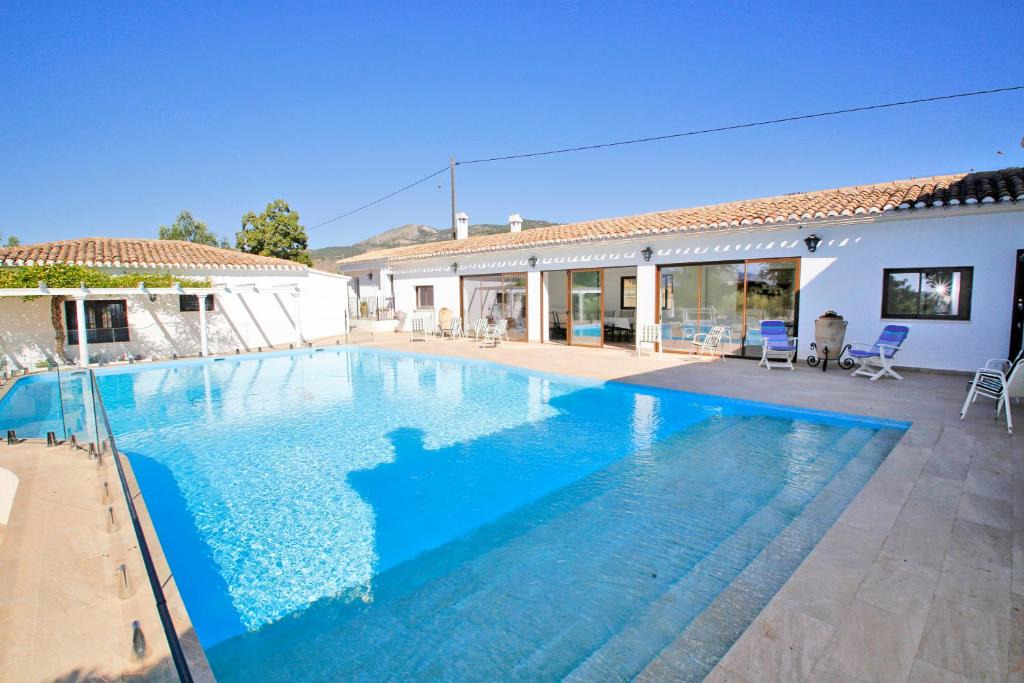 Onil Villa | Magnificient Rural Home With Pool and BBQ