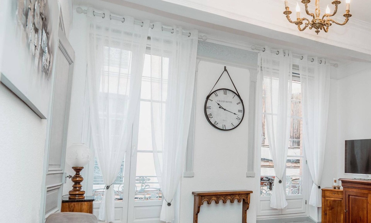 Montauban House | Magnifique Acacia