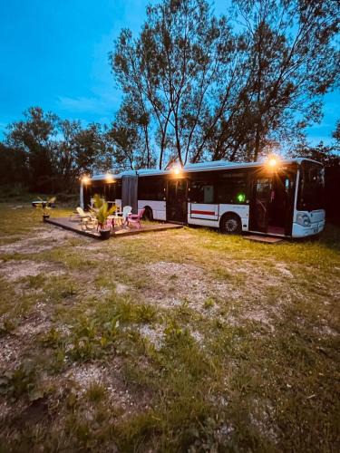 Saint-Usage Other | Magnifique bus insolite avec jacuzzi