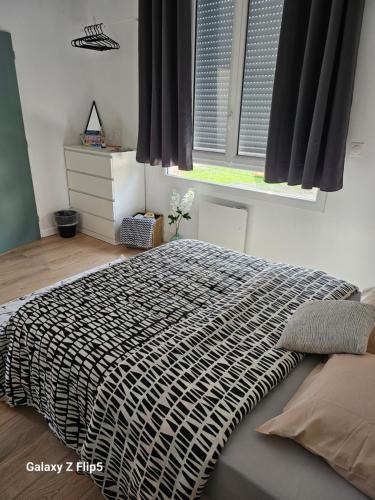 Beauvais Apartment | Magnifique chambre