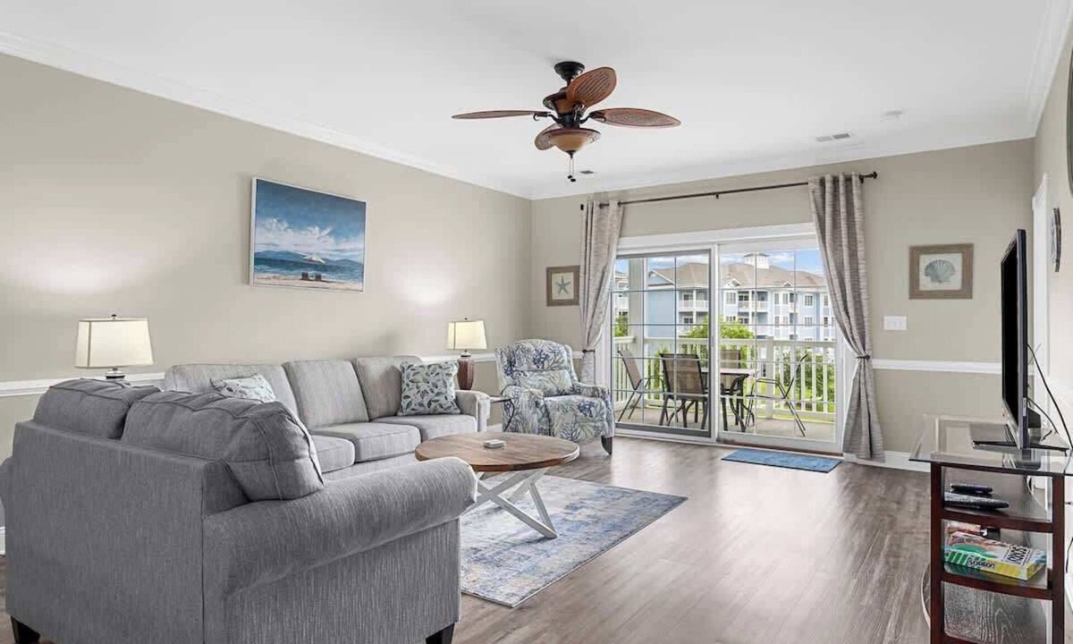 Central Myrtle Beach Apartment | Magnolia 302 · Golf & Lake Hideaway 3BR