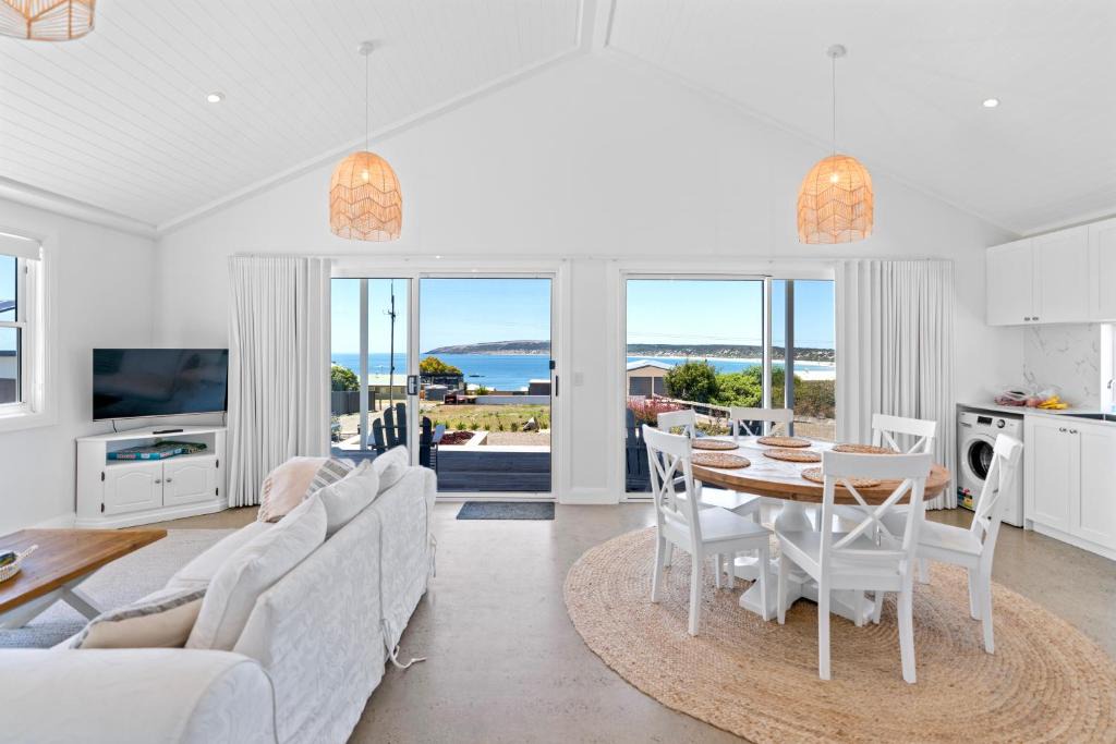 Emu Bay House | Magnolia