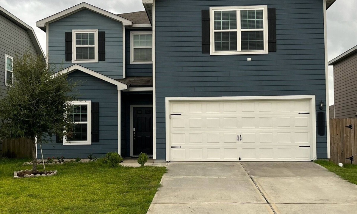 Magnolia House | Magnolia Blooms: Spacious 5-BR 3.5 BA, tranquil, vibrant community.