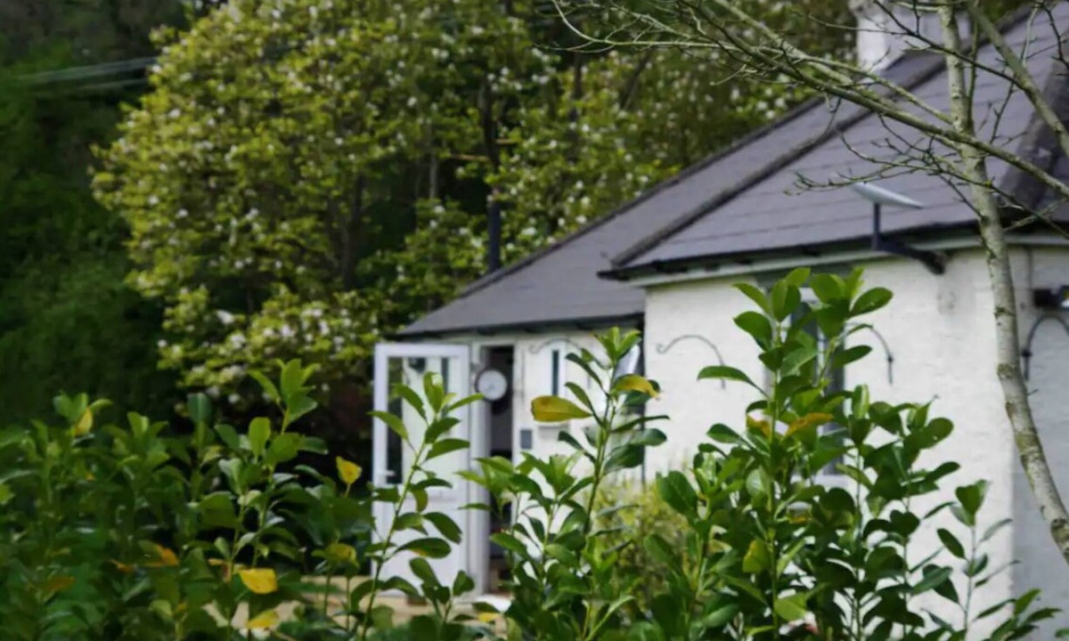 Etchinghill House | Magnolia Cottage