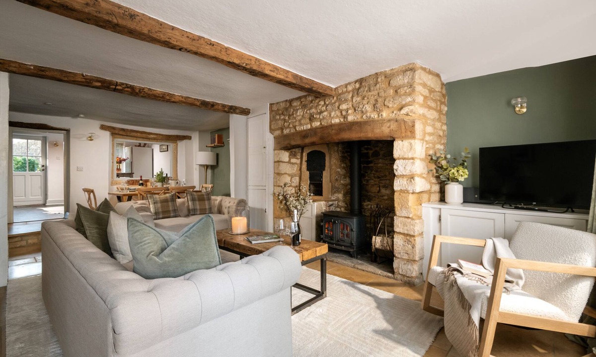 Moreton-in-Marsh Cottage | Magnolia Cottage