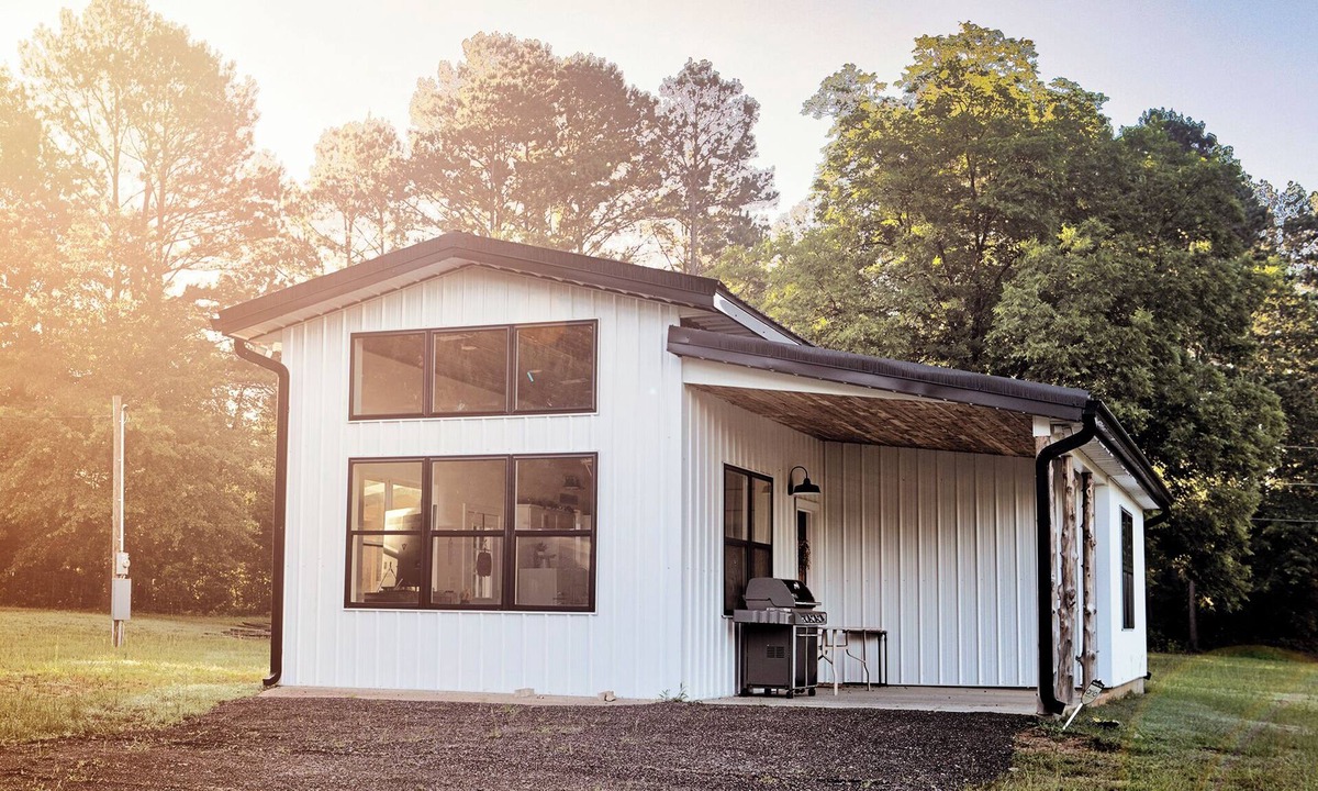 Redlick House | Magnolia Farmhouse - enjoy fresh air and Wi-Fi!
