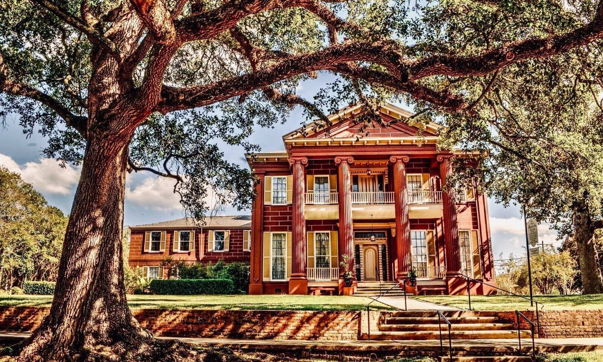 Natchez House | Magnolia Hall: Armstrong | 1/1, Private Ensuite Bath