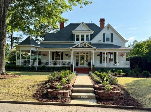 Clayton Bed & Breakfast | Magnolia Inn