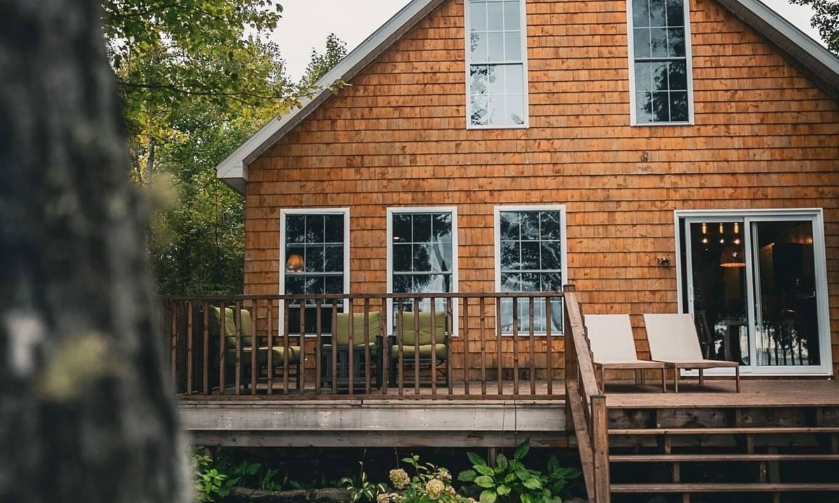 Waterborough House | Magnolia Lane Lakefront Cottage