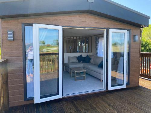 Briggswath House | Magnolia Lodge