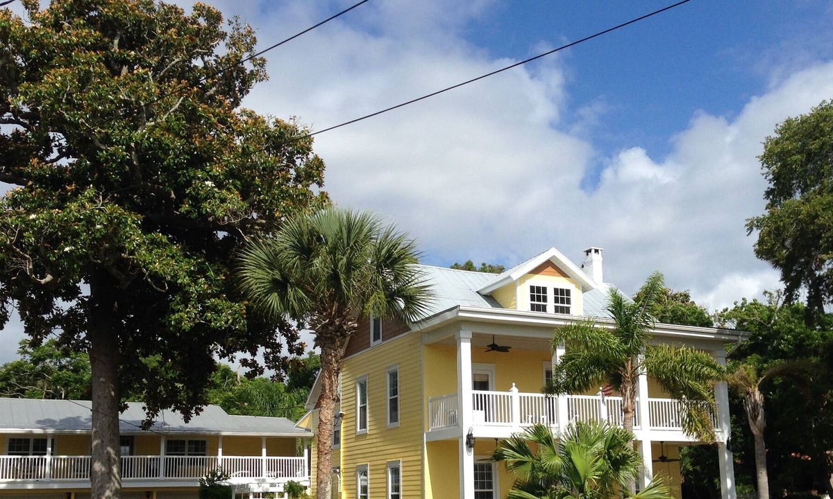 Holly Hill House | Magnolia Manor River house