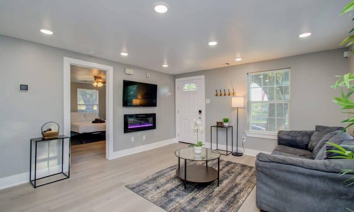 Greater East End House | Magnolia Park Urban Retreat - 2-BD/1-BA with Yard