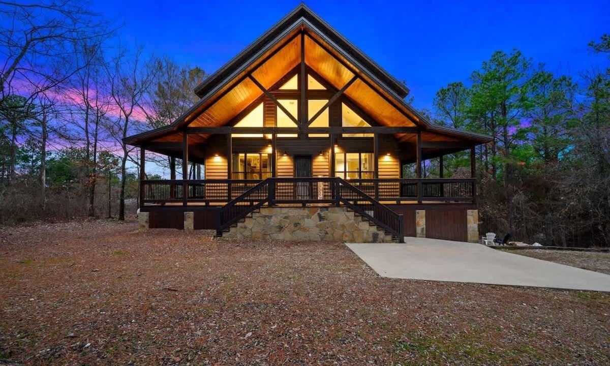 Broken Bow Cabin | Magnolia Peak Hot Tub, Firepit, Air Hockey