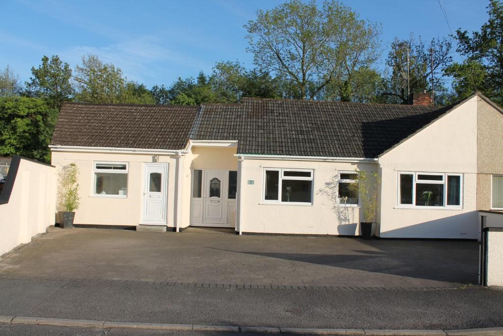 Coalpit Heath House | Magnolia Self Contained Suites