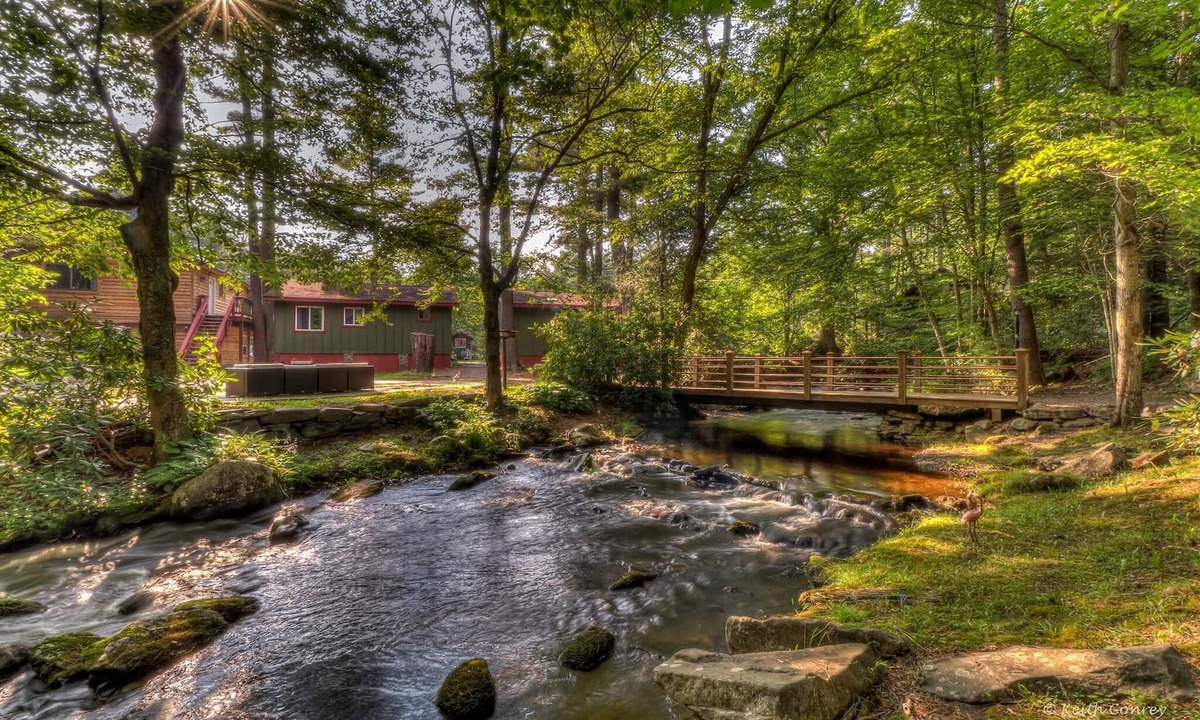 Canadensis Hotel | Magnolia Streamside Resort