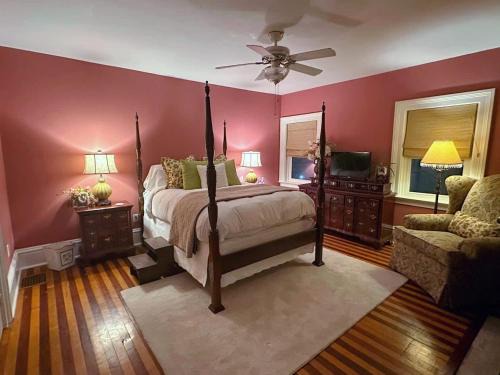 Oswego Bed & Breakfast | Magnolia Suite- The Belvedere Inn