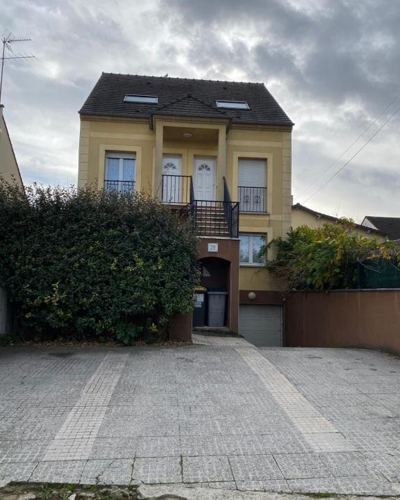 Pontault-Combault Apartment | Magnolia58