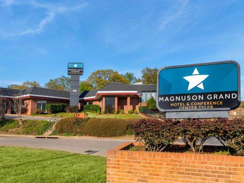 Tyler Hotel | Magnuson Grand Hotel and Conference Center Tyler