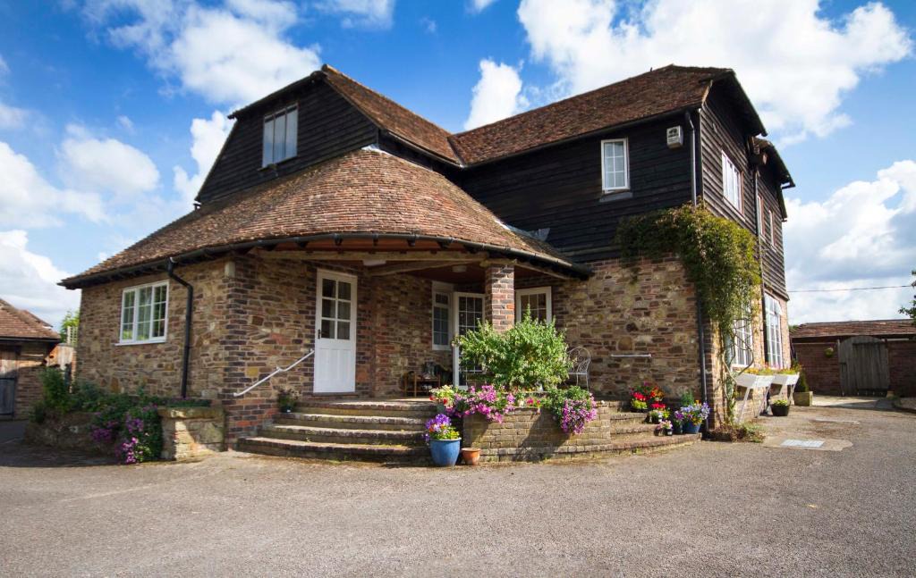 Barns Green Bed & Breakfast | Magpies Lodge