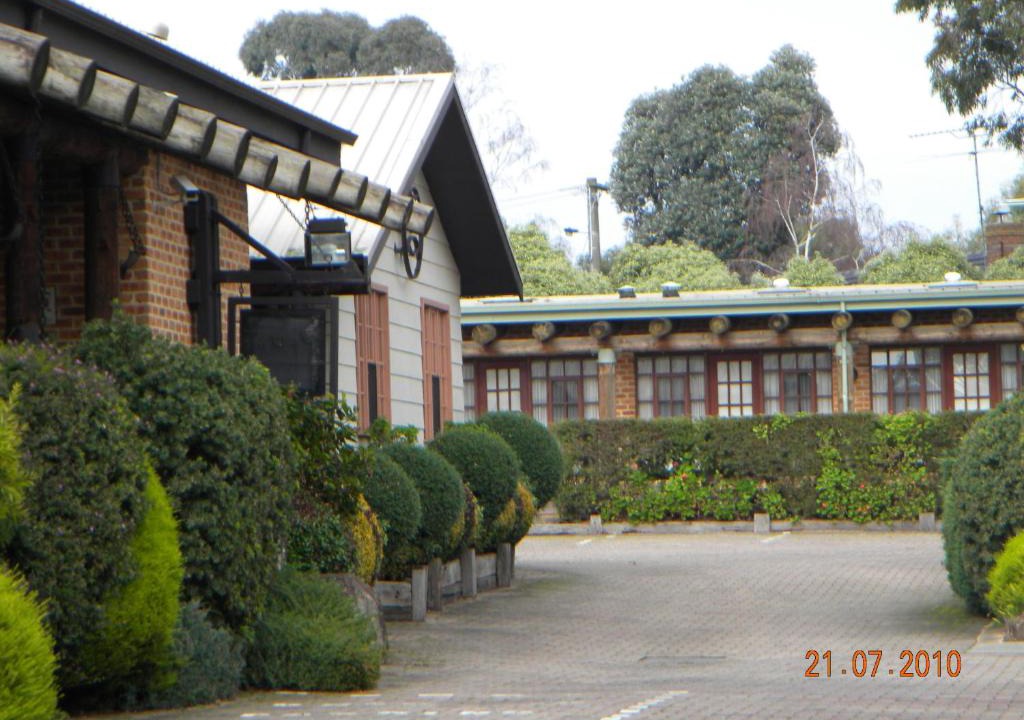 Cranbourne Hotel | Mahogany Park