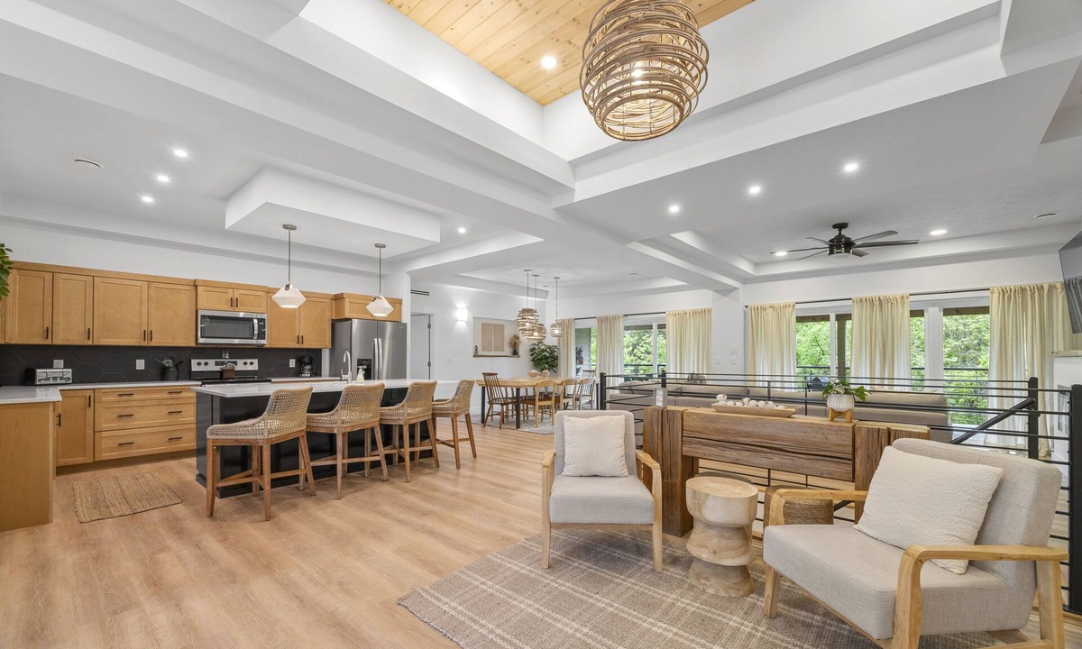 Indian Point House | Maia House – Luxury Waterfront Retreat w/Resort Amenities