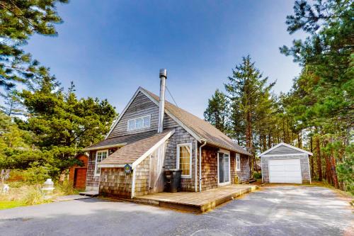Pacific City House | Main Deck