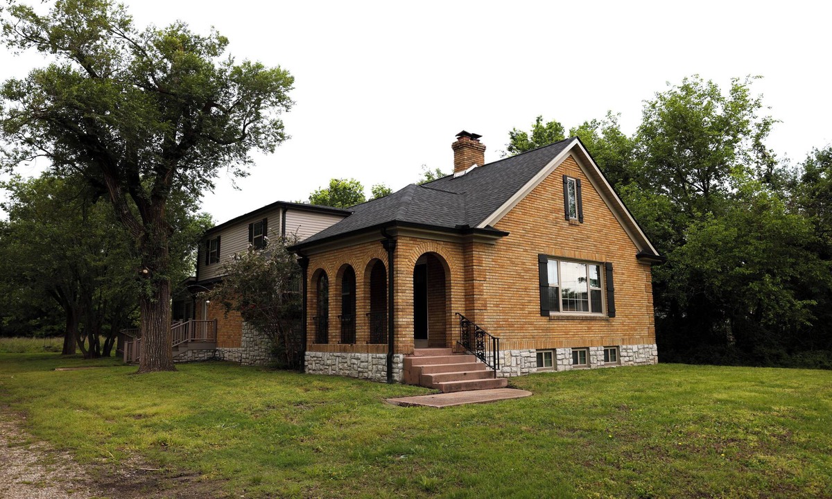Airport Drive House | Main Getaway, Sleeps 19/15 bed!