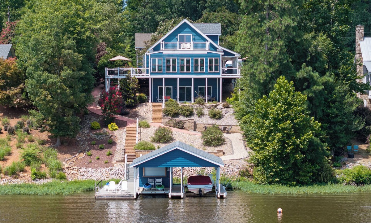 Morristown House | MAIN LAKE VIEWS - Fire Pit - Kayaks, SUPs - Pool Table - Bikes