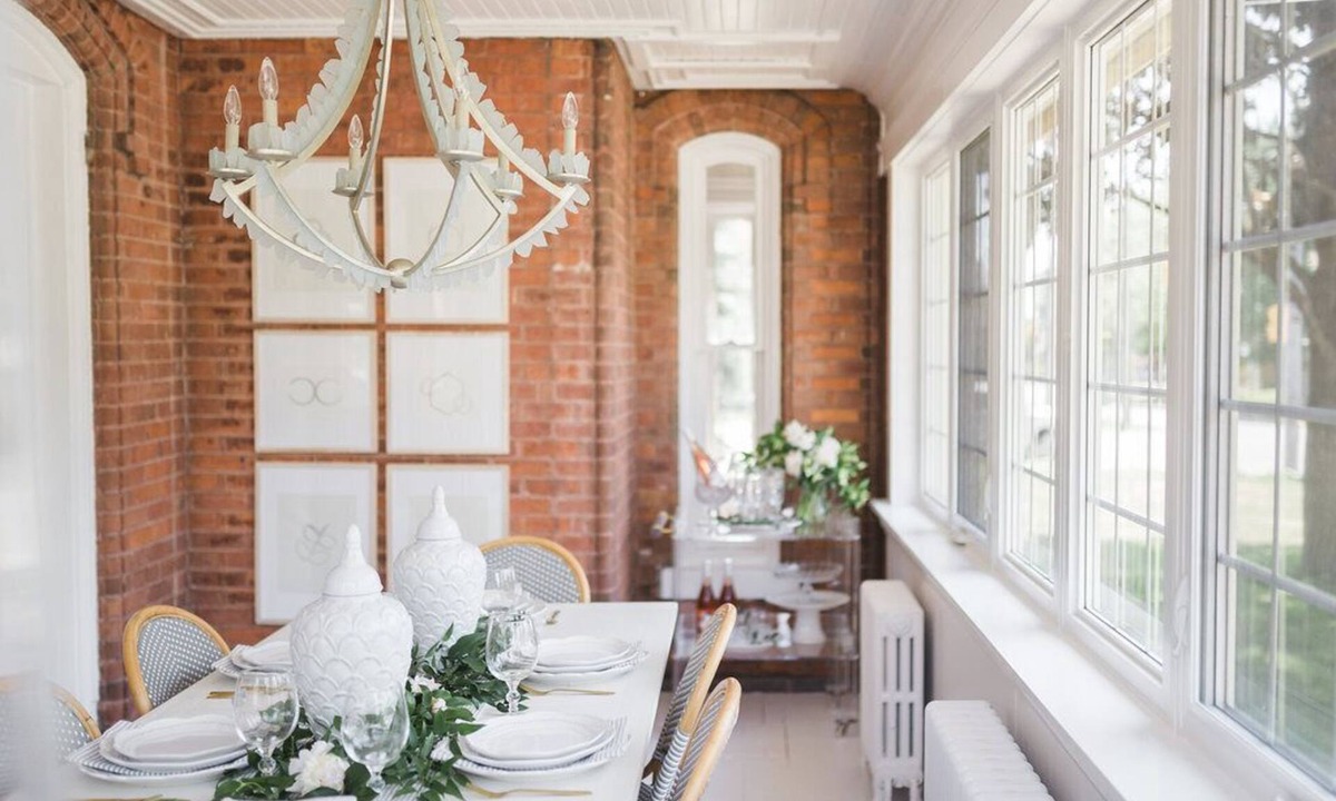 Kingsville House | Main & Leslie - Gorgeous Getaway on Main Street with Chef's Kitchen