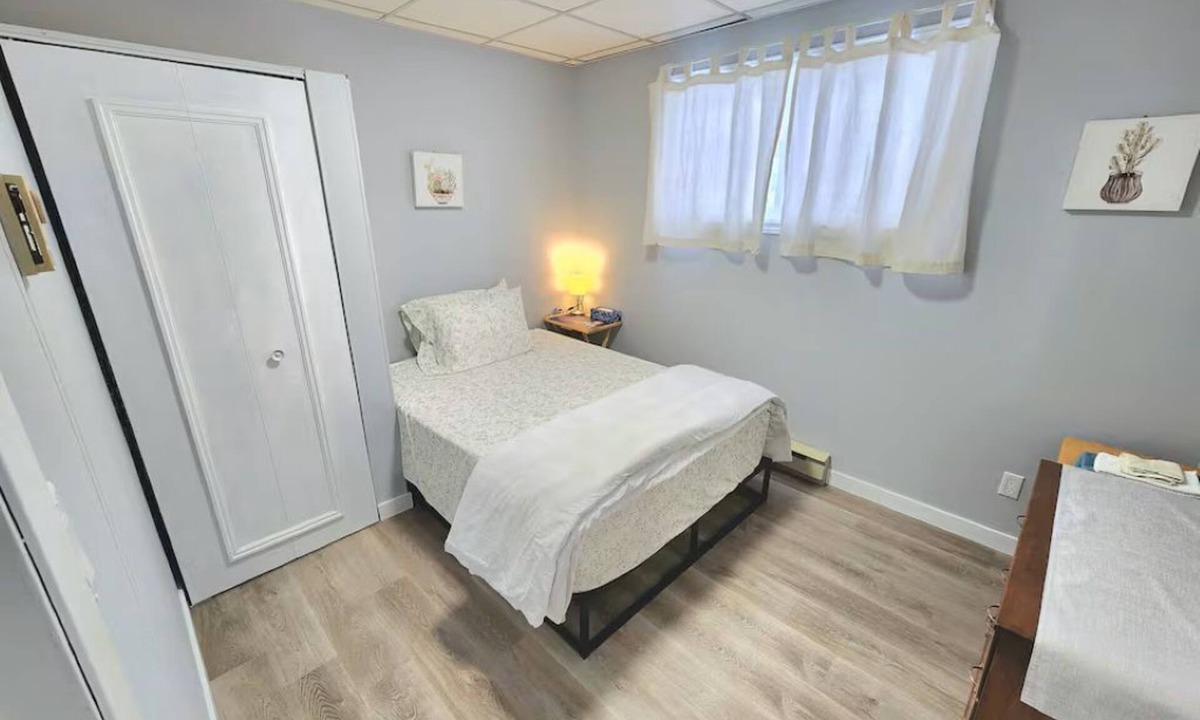 Sudbury Apartment | Main level Central 1 Bedroom apt w/self check in