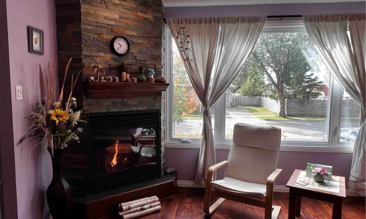 Thunder Bay House | main level in prestigious area nn