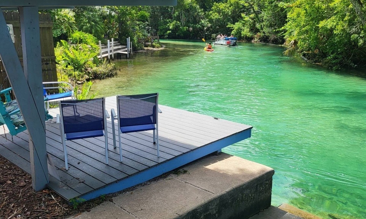 Weeki Wachee Gardens House | Main River Mermaid Sleeps 8 kayaks for everyone. Gulf access for scalloping