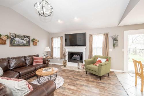 Monroe House | Main Street Cottage For 6