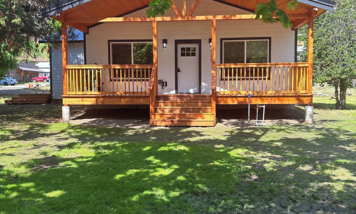 Riggins House | Main Street Retreat! Charming 3 Bedroom House in the heart of Riggins!