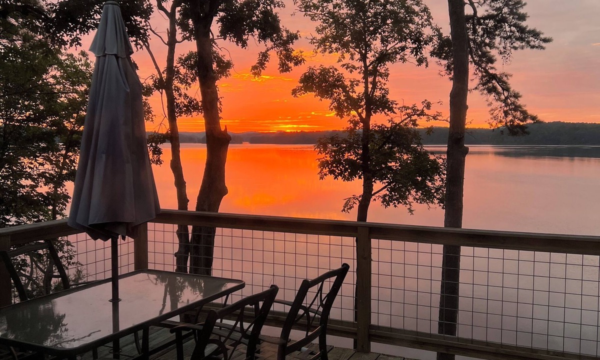 Clanton House | Main water house on Lay Lake!