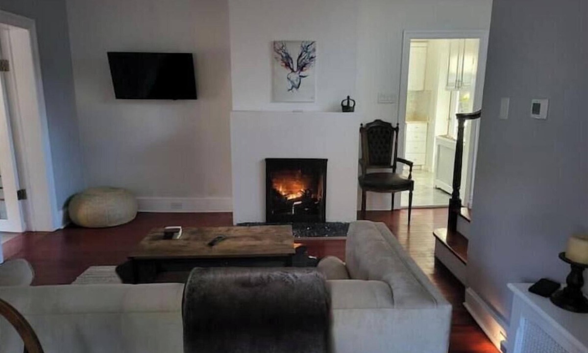 Valley Run House | Mainline Retreat with view 3 bdrm private home