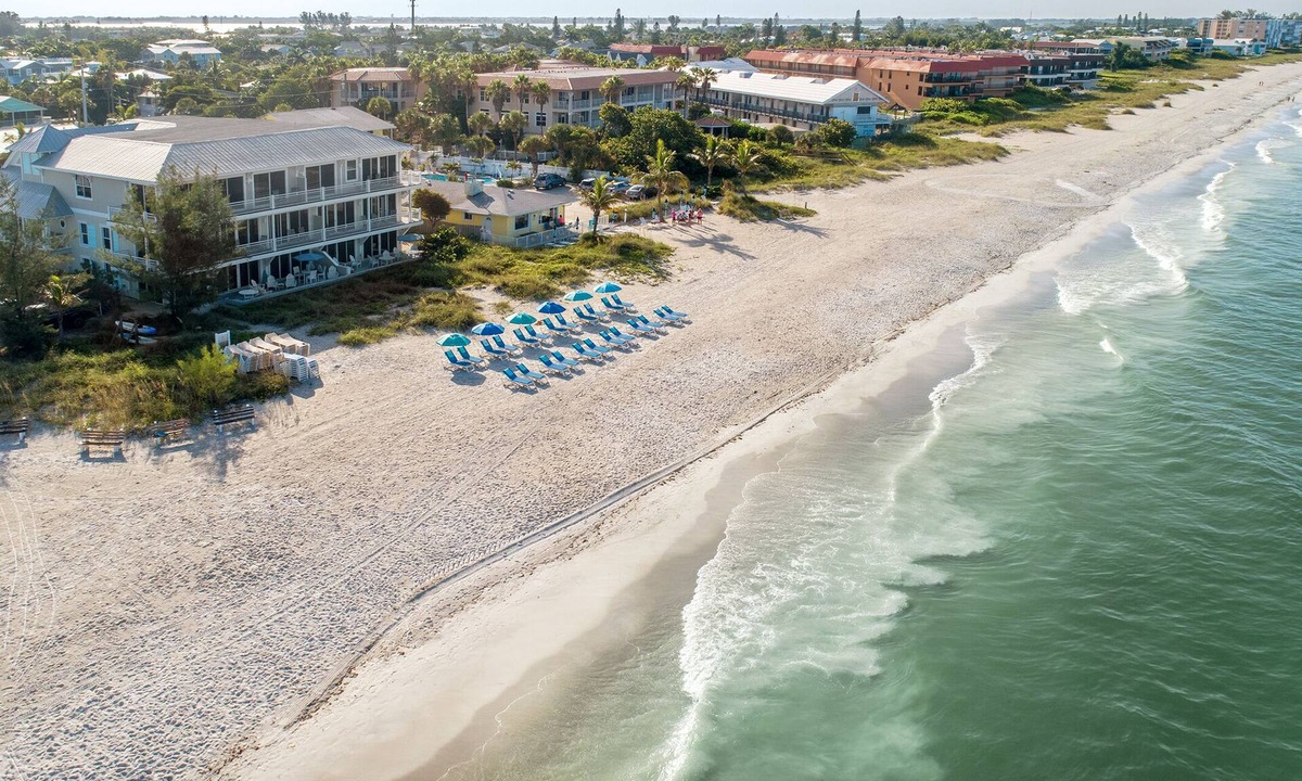 Holmes Beach Condo | Mainsail Beach Inn 2 Bedroom