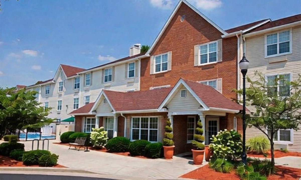 Bloomington Hotel | MainStay Suites Bloomington near University