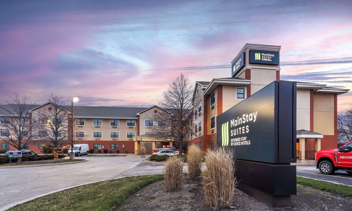 Hillside Hotel | MainStay Suites Chicago Hillside