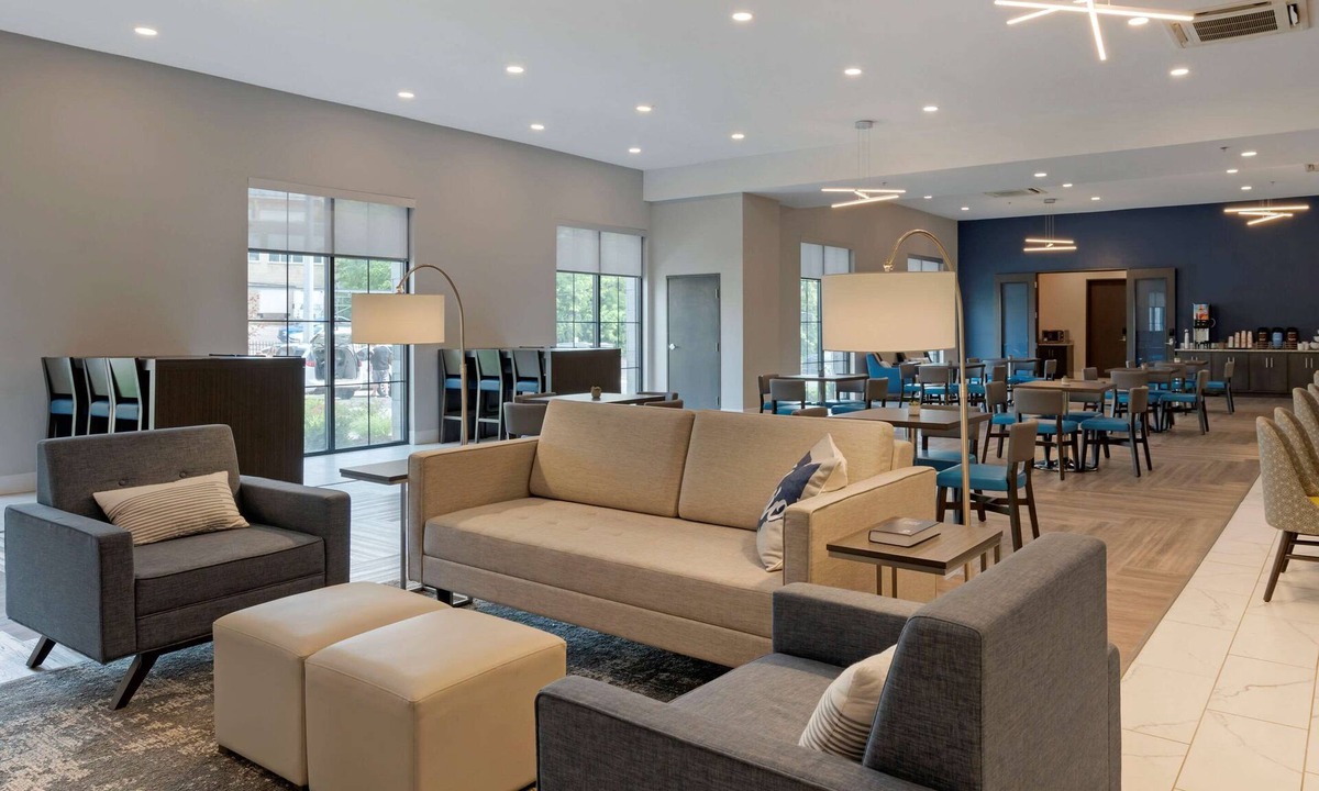 Mount Auburn Hotel | MainStay Suites Cincinnati University - Uptown