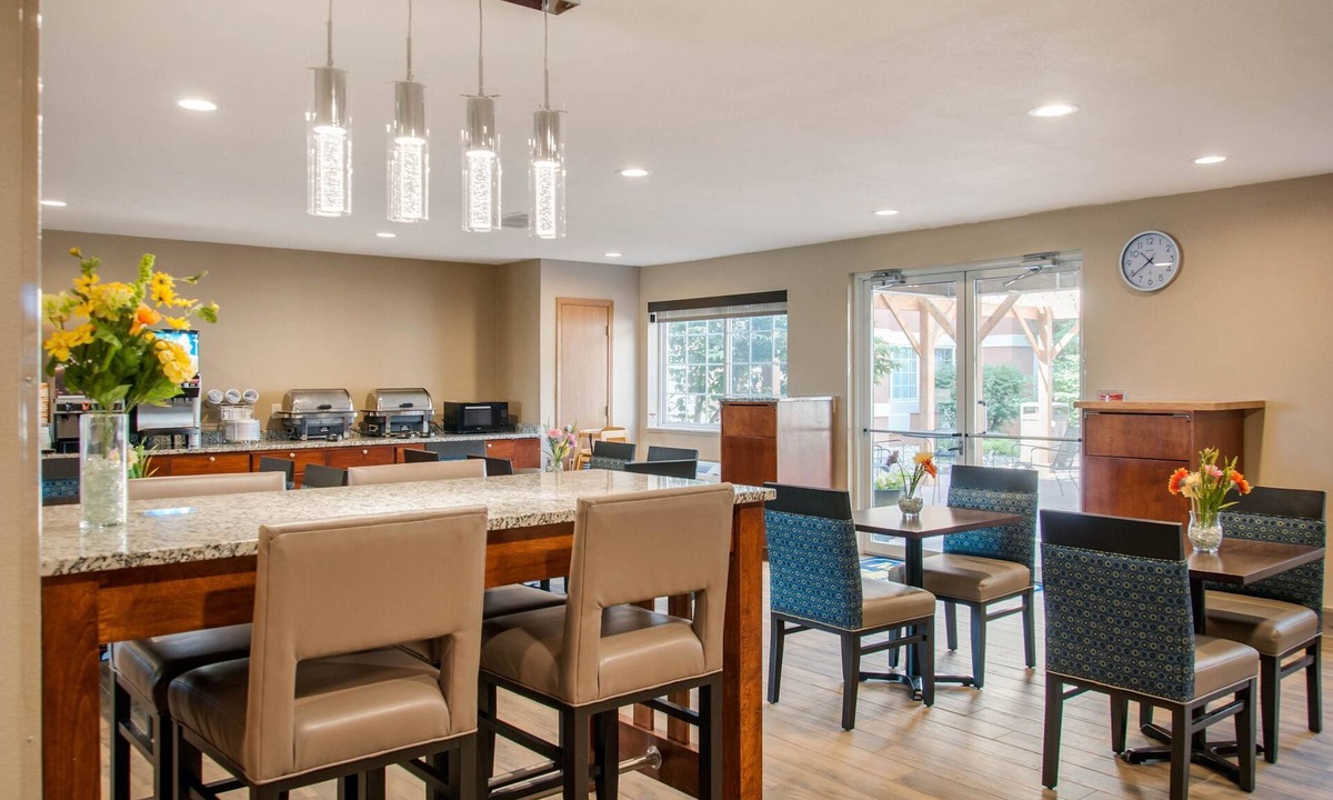 Dubuque Hotel | MainStay Suites Dubuque at Hwy 20